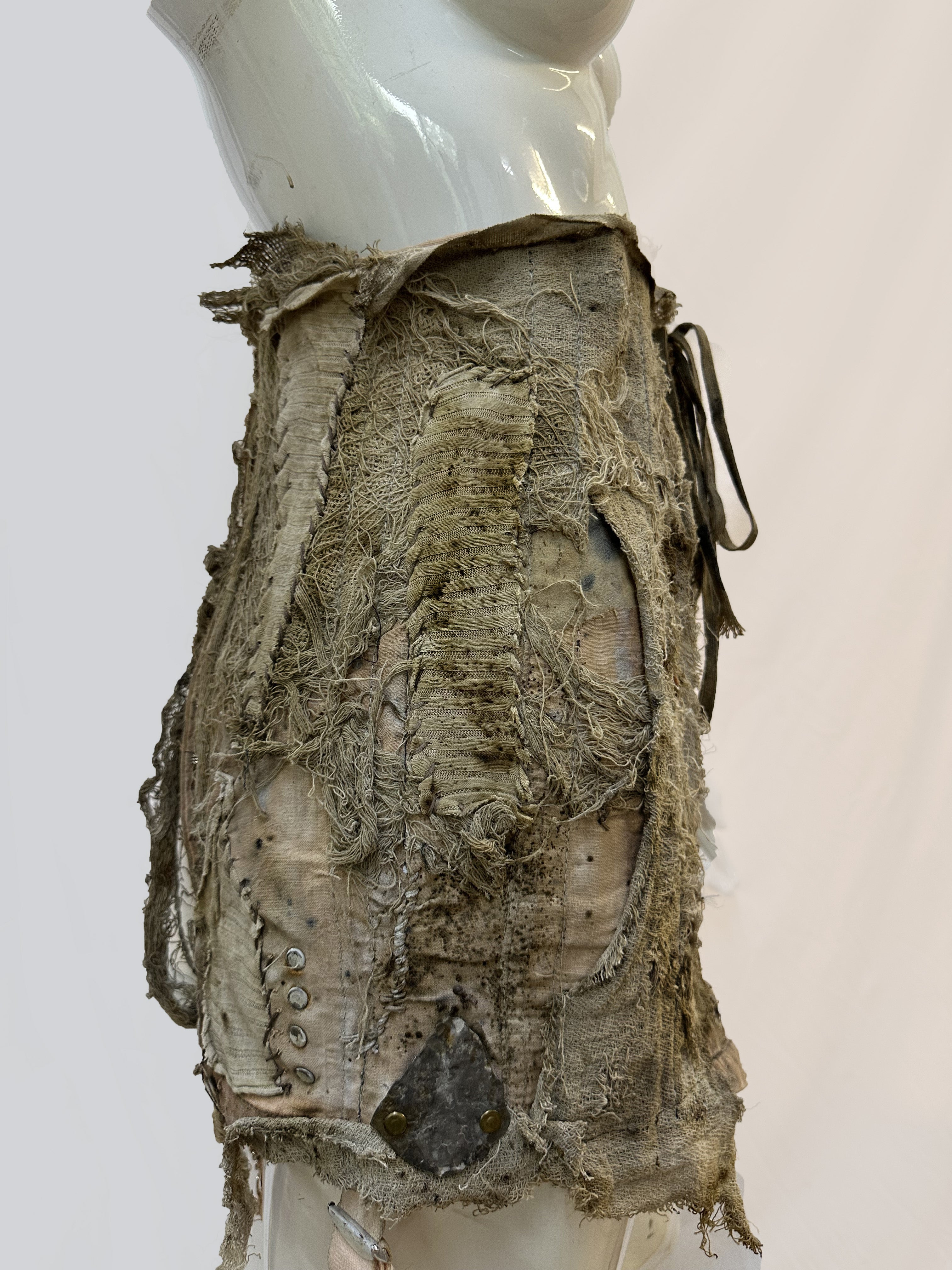 Corset with metal elements